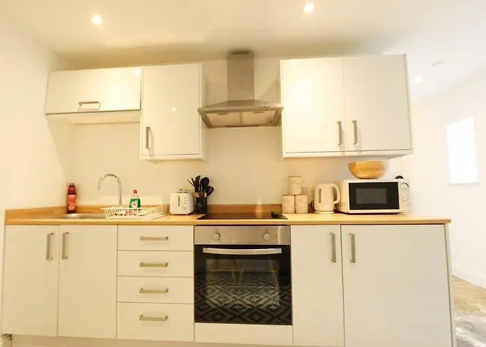 Spacious Boutique Apartment Clifton King Size Bed