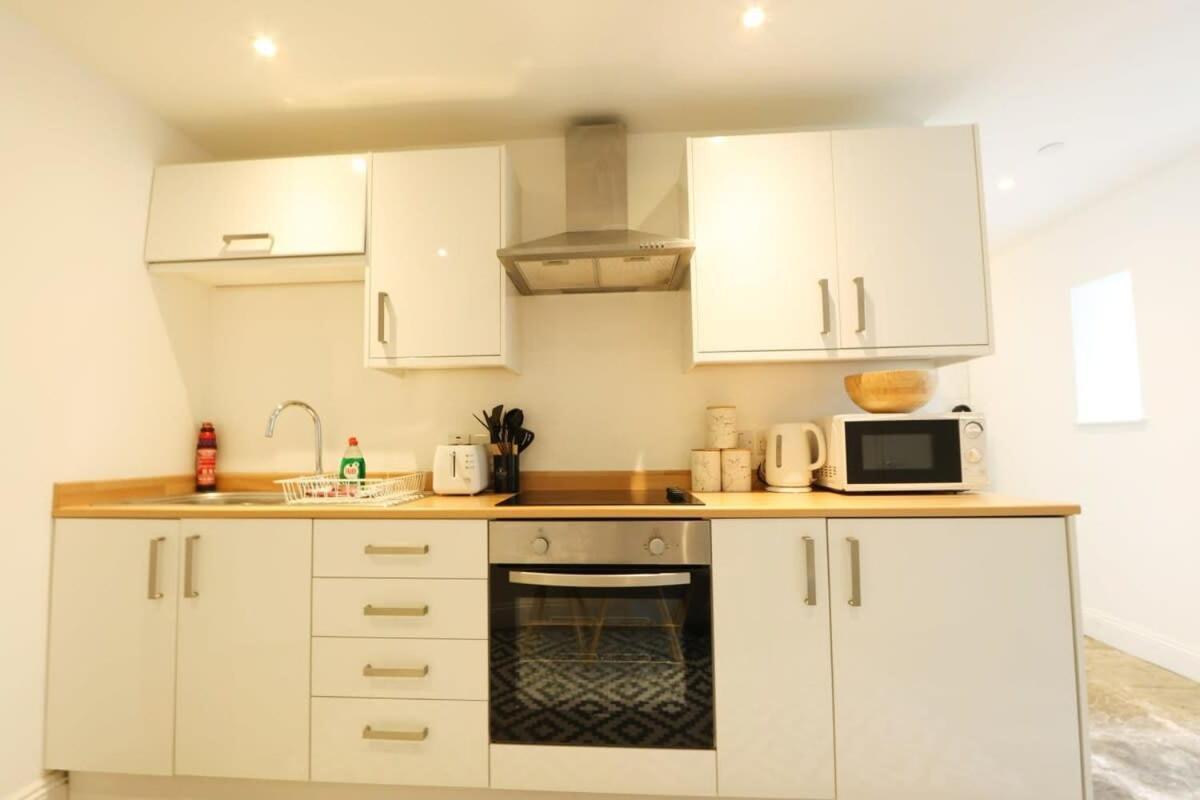 Spacious Boutique Clifton King Size Bed Apartamento