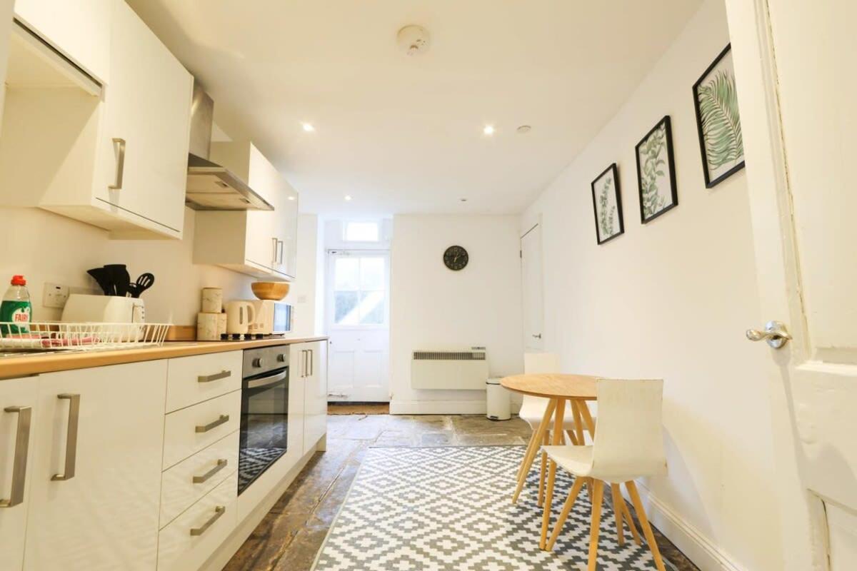 Spacious Boutique Clifton King Size Bed Apartamento